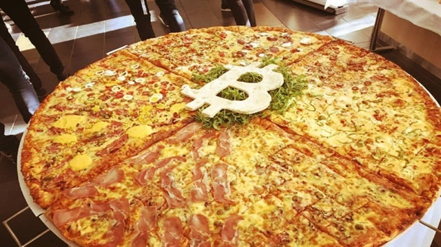 Số lượng Bitcoin dùng để mua chiếc bánh Pizza trong giao dịch đầu tiên là bao nhiêu?