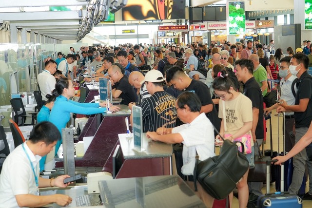 Lập đoàn kiểm tra việc kê khai, niêm yết giá vé máy bay- Ảnh 1.