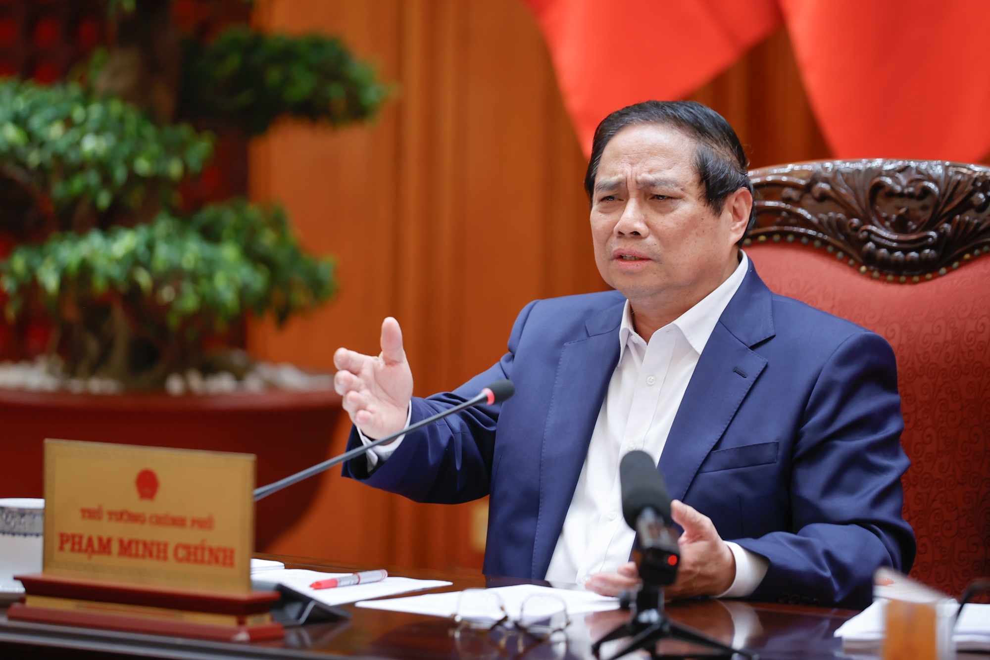 Thủ tướng yêu cầu đẩy mạnh phân cấp, phân quyền, không "ôm đồm" và "làm ...