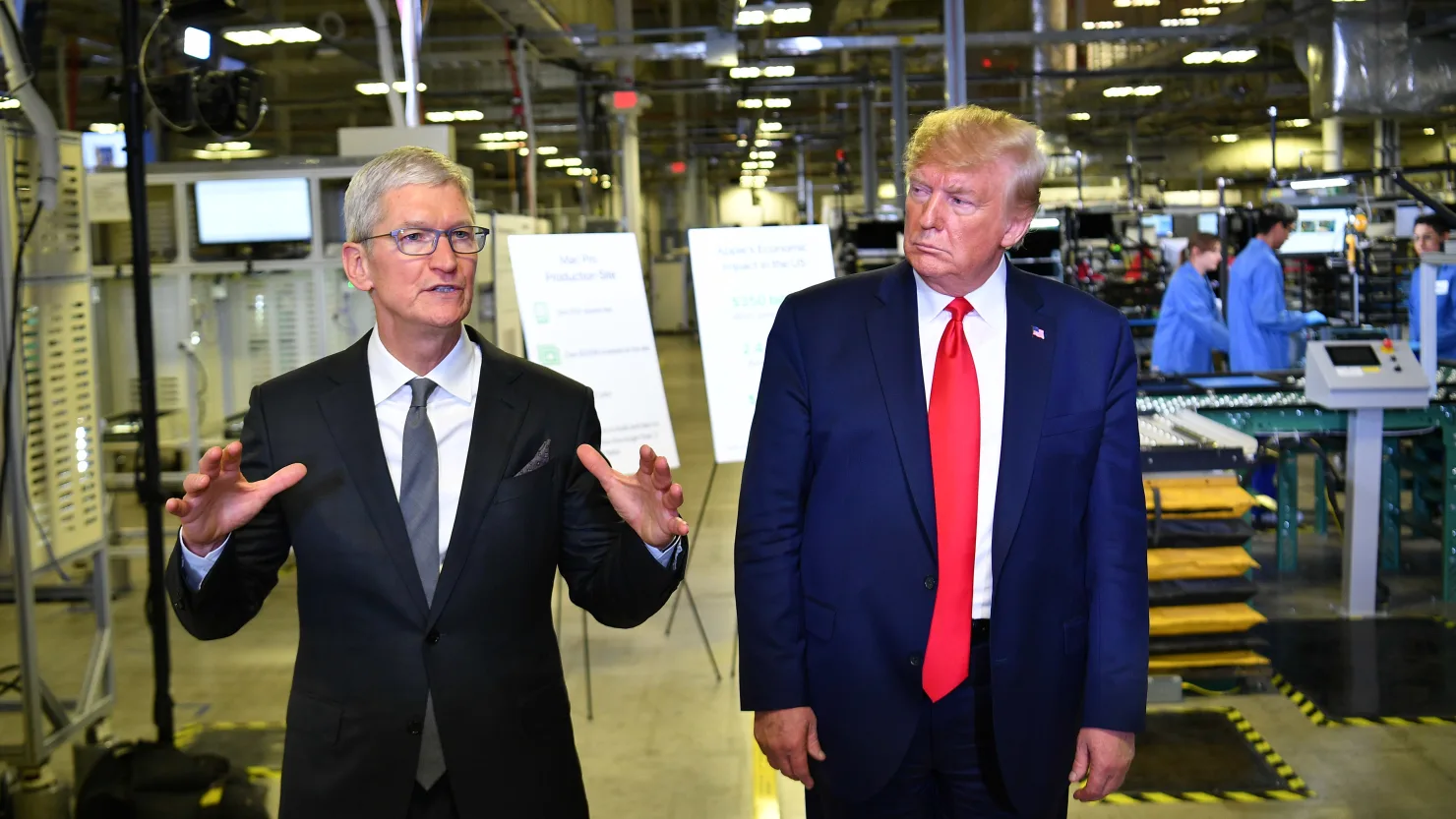 Ông Trump: Apple phải chịu thuế ít nhất 25% nếu không sản xuất iPhone ở Mỹ