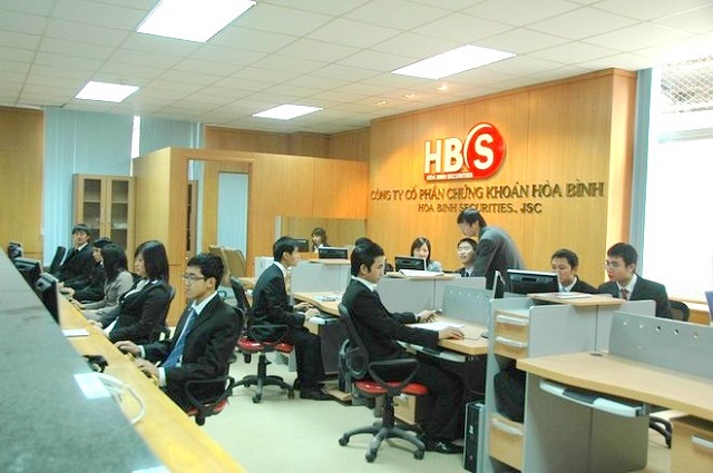 Đại hội HBS nóng với yêu cầu kiểm toán lại BCTC, góp vốn vào công ty tiền mã hóa | Fili