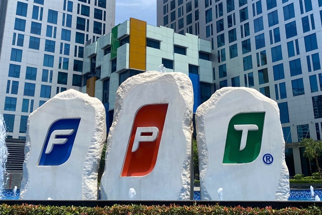 FPT trở lại vùng 100,000 đồng/cp sau thông tin hợp tác công nghệ quốc ...