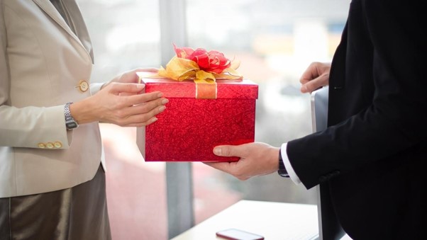 Quà 20/10 cho nhân viên nữ: Văn hóa tri ân & gắn kết công sở