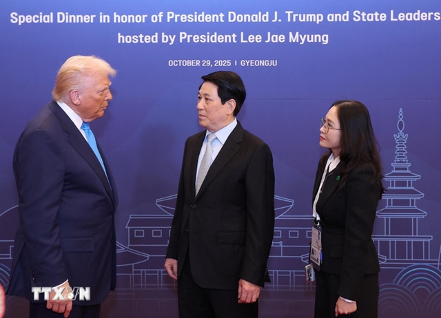 Chủ tịch nước Lương Cường gặp Tổng thống Hoa Kỳ Donald Trump