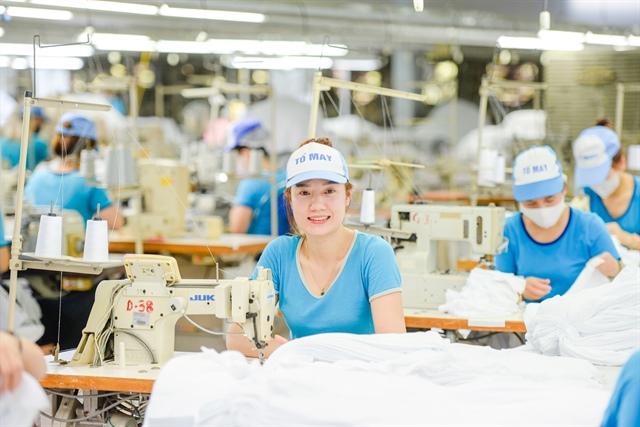"Anh cả" ngành dệt may lần đầu vượt 5,000 tỷ doanh thu quý, đạt đỉnh lợi nhuận 3 năm