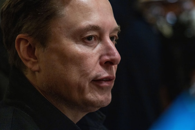 Cổ đông lớn từ chối gói thù lao 1,000 tỷ USD của Elon Musk
