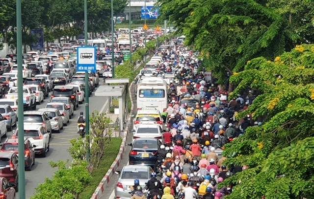 TP.HCM tăng cường khơi thông điểm nghẽn hạ tầng
