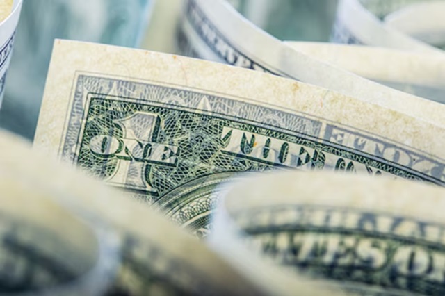 Giá USD giảm nhẹ