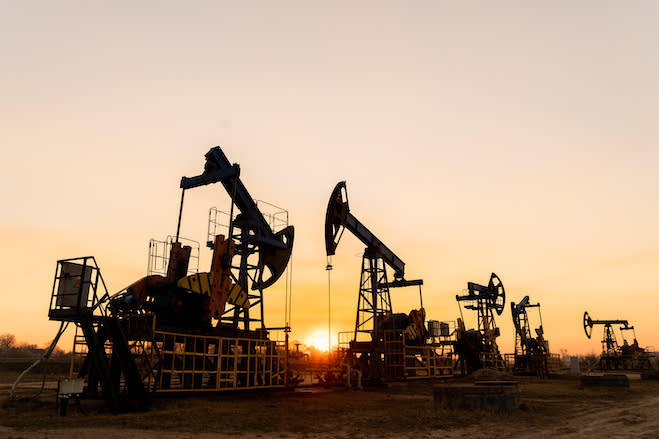Dầu Brent tăng gần 2%