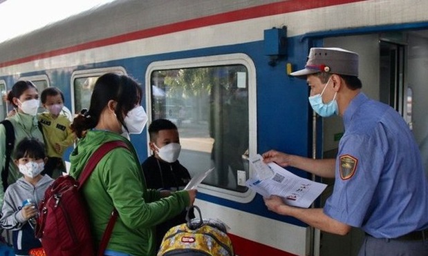 Mua, bán vé tàu nhằm mục đích thu lợi bất chính bị phạt đến 4 triệu đồng