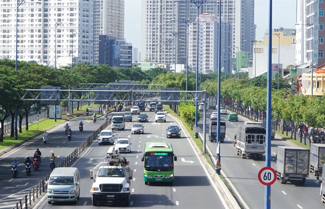 Chính phủ yêu cầu hoàn thiện đề xuất hỗ trợ người dân dùng phương tiện xanh trước 31/01/2026