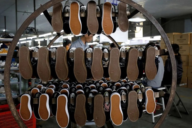 Indonesia: Sau tôm và đinh hương, đến lượt giày thể thao bị nghi nhiễm phóng xạ