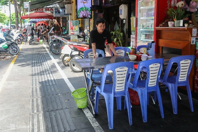 TPHCM dừng thu phí sử dụng vỉa hè, lòng đường