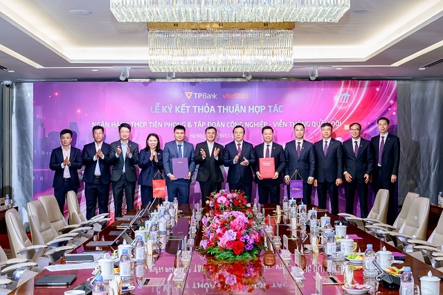 Hợp tác chiến lược thúc đẩy chuyển đổi số toàn diện giữa TPBank và Viettel