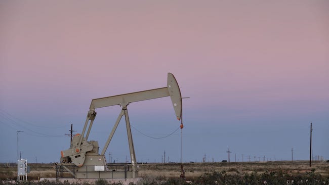 Dầu WTI tăng gần 1% 