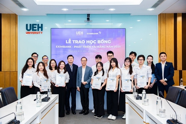 Eximbank trao học bổng trị giá 300 triệu đồng cho sinh viên Đại học Kinh tế TPHCM 