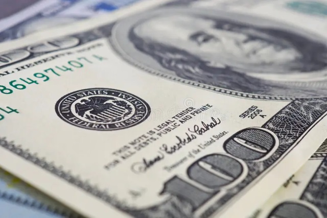 Giá USD tiếp tục dò đáy