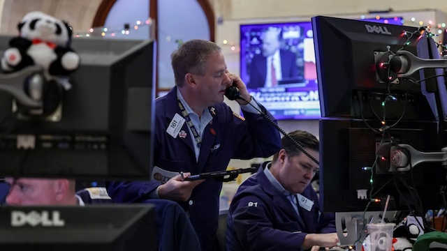 Dòng vốn rút khỏi nhóm cổ phiếu công nghệ, Nasdaq giảm gần 1.7%