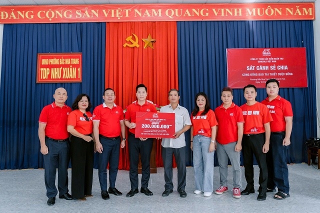Generali Việt Nam trực tiếp trao tặng hơn 1.2 tỷ đồng hỗ trợ người dân tái thiết cuộc sống sau bão lũ