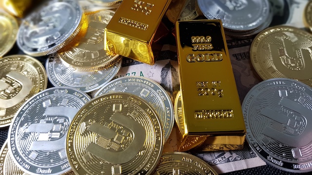 Vàng tương lai tăng lên 4,380 USD, bạc lại lập kỷ lục
