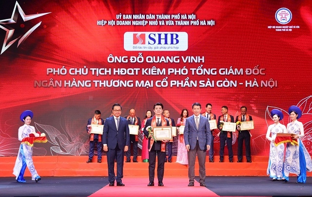 UBND TP. Hà Nội trao tặng Bằng khen cho SHB tại Lễ tôn vinh Doanh nhân, Doanh nghiệp Thăng Long 2025