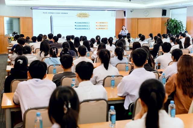 Sacombank dành hơn 4.3 tỷ đồng tiếp tục trao học bổng "Ươm mầm cho những ước mơ" cho sinh viên 