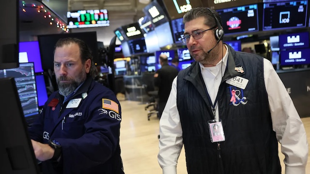 Dow Jones tăng gần 300 điểm