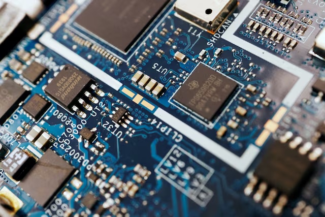 Ông Trump áp thuế 25% đối với một số chip AI