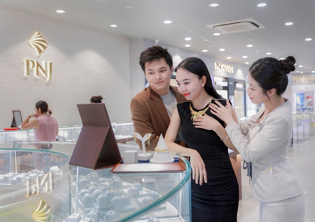 Giá vàng leo thang, PNJ vẫn giữ được đà tăng trưởng lợi nhuận 2025 nhờ đâu?