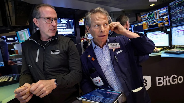 Phố Wall tiếp đà hồi phục, Dow Jones tăng hơn 300 điểm