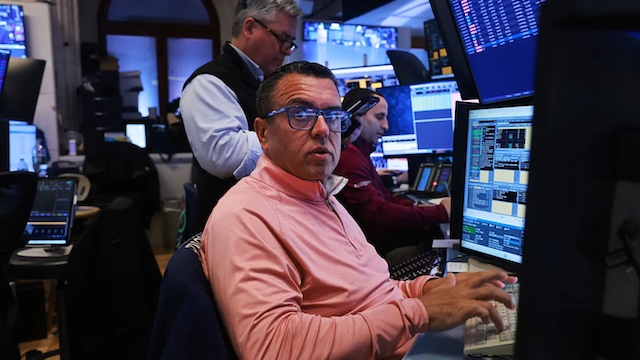 S&P 500 nhuốm sắc đỏ vì cú giảm 10% của Microsoft