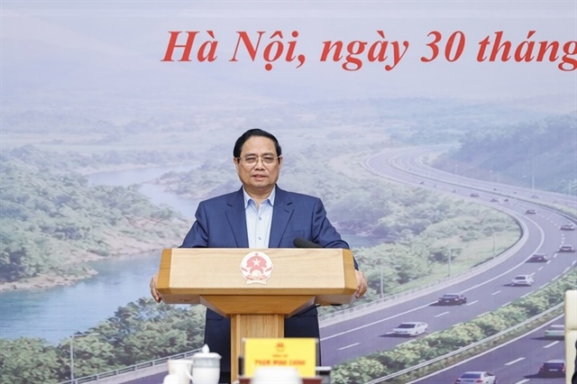 Thủ tướng: Không để tình trạng 1 km đường cao tốc nhưng có tới mười mấy nhà thầu cùng làm