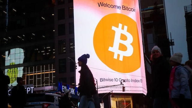 Thị trường tiền ảo đỏ lửa, Bitcoin rớt mốc 80,000 USD