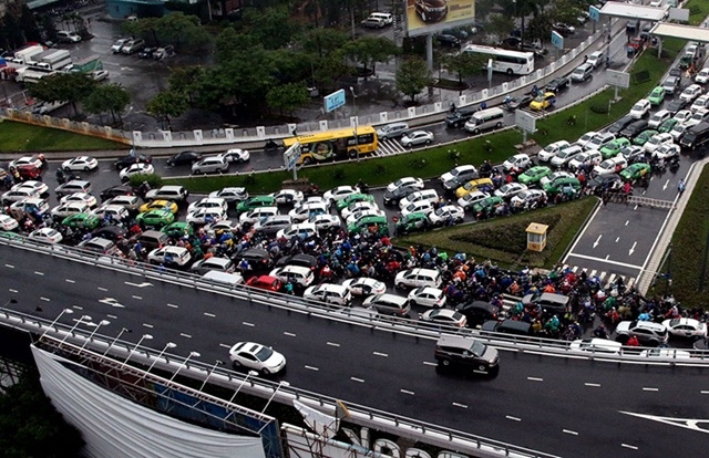 TP.HCM triển khai loạt giải pháp giảm ùn tắc khu vực sân bay Tân Sơn Nhất