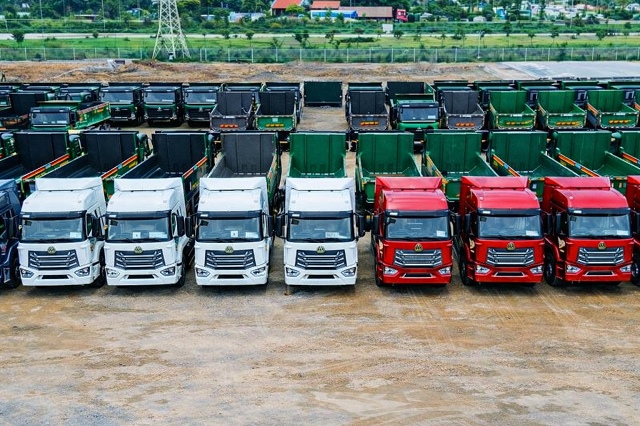Xe thương mại có năm thắng lớn, ô tô du lịch mắc kẹt giữa cạnh tranh khốc liệt