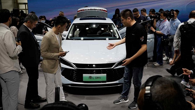Trung Quốc cấm bán xe hơi dưới giá vốn