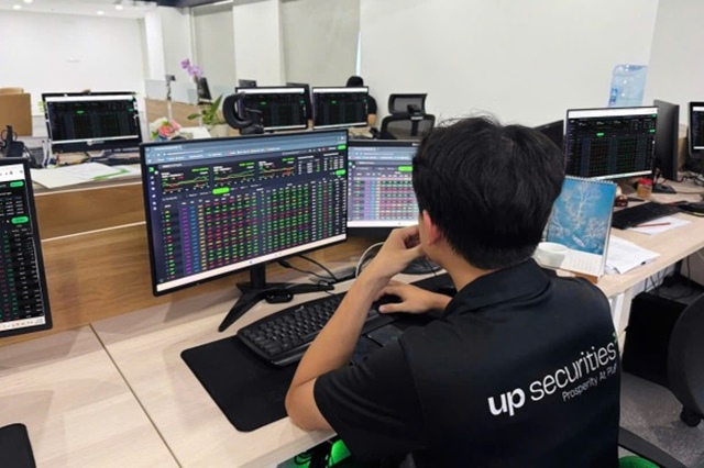 UPSC chào bán 67.6 triệu cổ phiếu riêng lẻ cho doanh nghiệp "gia đình"