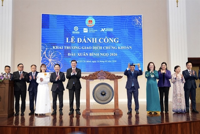 Tỷ phú Nguyễn Thị Phương Thảo và Bộ trưởng Tài chính Nguyễn Văn Thắng đánh cồng khởi động HOSE, thị trường bật xanh