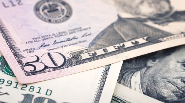 Giá USD giảm nhẹ sau Tết