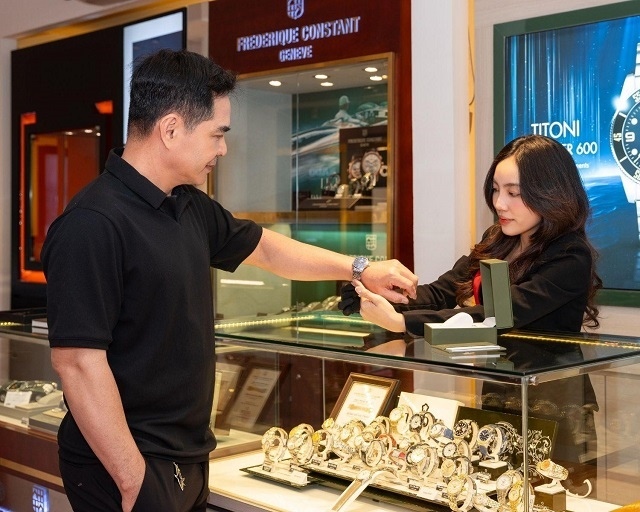 Vì sao diễn viên Trung Dũng thích đeo Titoni Airmaster?