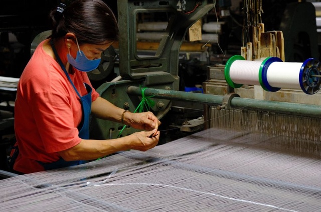 Tơ tằm Á Châu bị phạt vì chậm công bố thông tin
