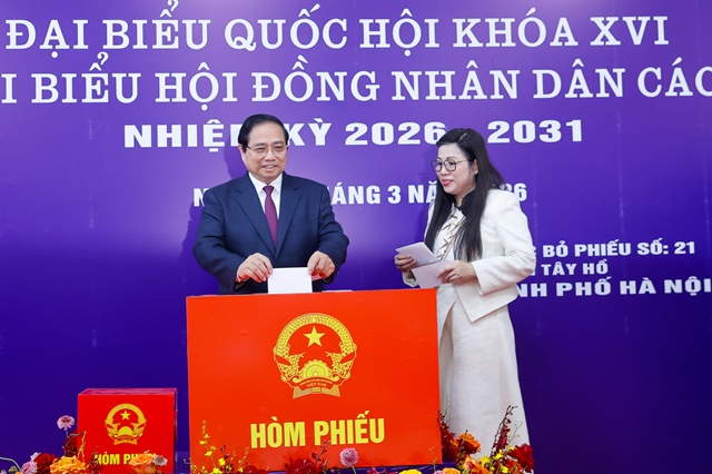 Thủ tướng Phạm Minh Chính cùng cử tri Hà Nội bỏ phiếu bầu đại biểu Quốc hội và HĐND