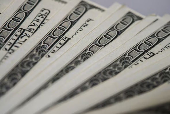 Giá USD lên mức cao nhất trong 10 tháng