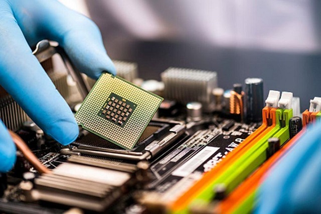 "Ai sở hữu chip, người đó chi phối thương mại"