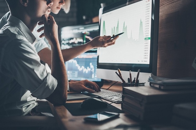 Khối ngoại dồn dập bán ròng trong tháng VN-Index gặp khó
