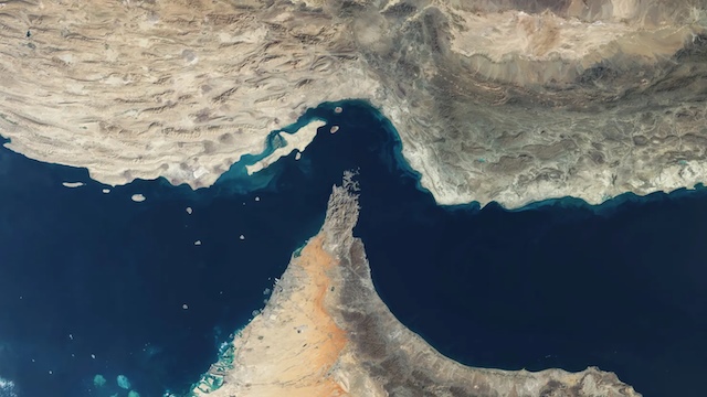 Iran và Oman bàn cơ chế giám sát lưu thông dầu tại eo biển Hormuz