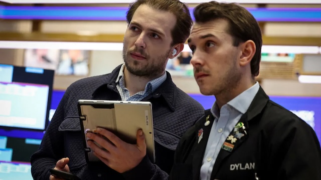 S&P 500 lập đỉnh mới khi nhà đầu tư phớt lờ bế tắc Mỹ-Iran