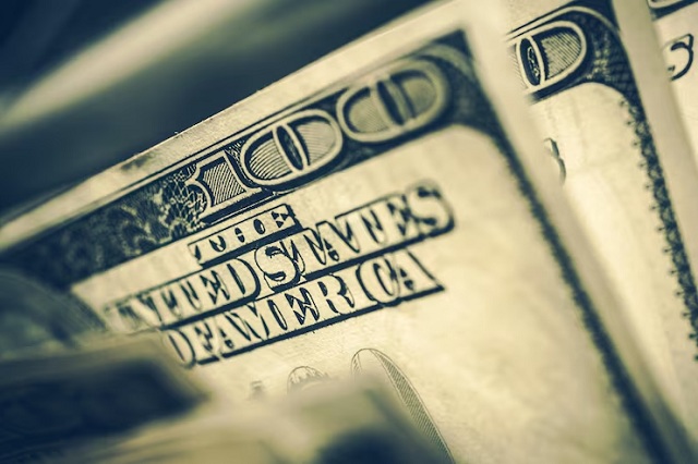 Lãi suất tiền gửi USD bằng 0%, ngân hàng “giữ chân” USD thế nào?