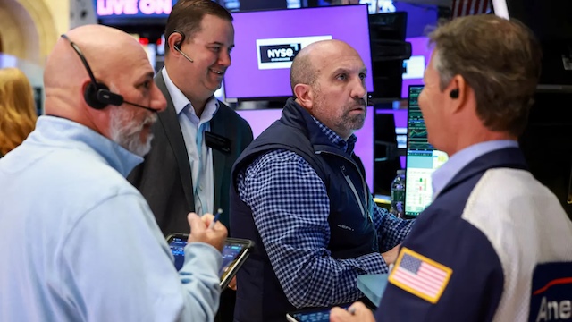 S&P 500 lại lập đỉnh mới 