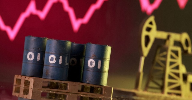 Dầu Brent tăng hơn 3% sau khi Iran nói sẽ trả đũa các cuộc không kích của Mỹ